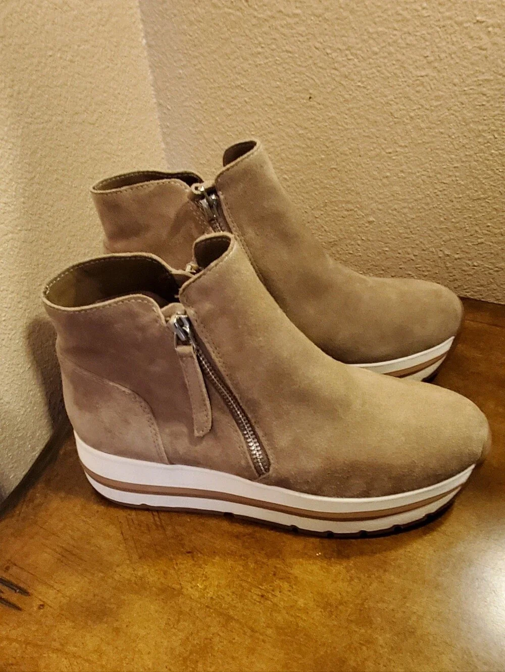 Steve Madden Women Taupe Suede Wedge Zip Ankle Platform Sneaker/Booties Size 6.5